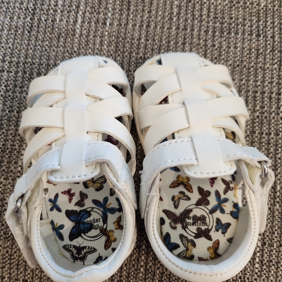 White sandals. Criss-cross design with velcro strap. Toddler sized 2 - Picture 1 of 3